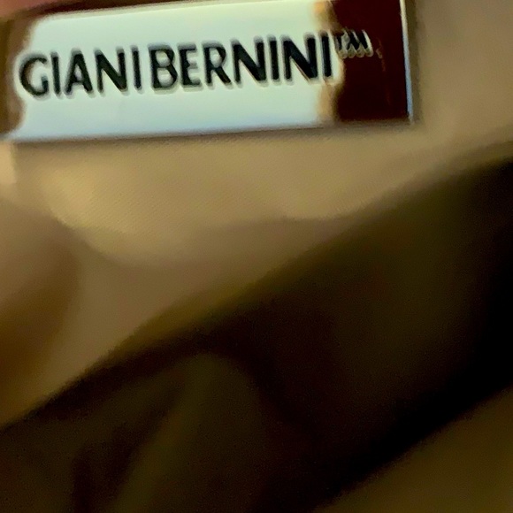 A bright red Giani Bernini purse - Picture 2 of 2